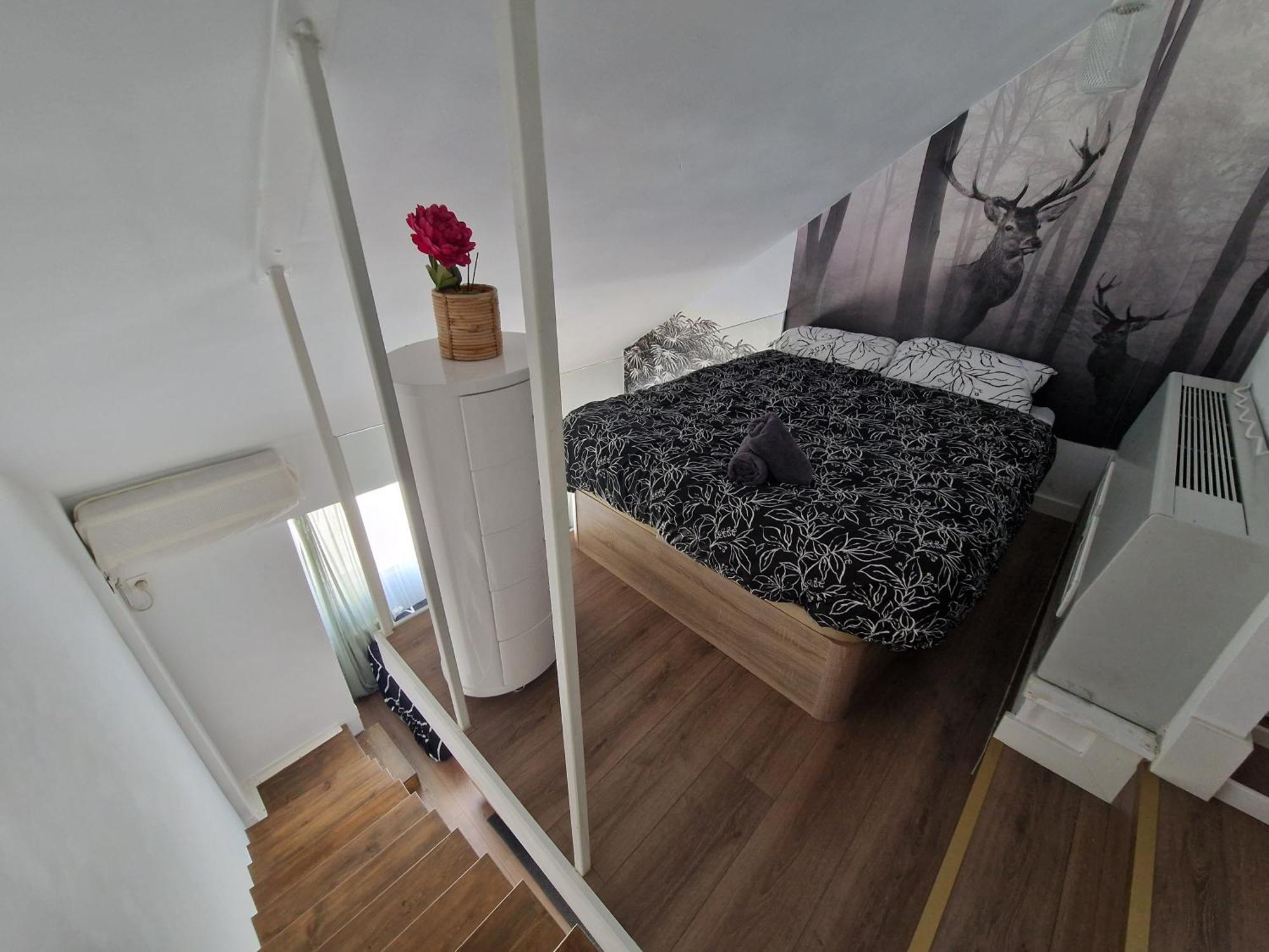 Estupendo Atico Triplex En Arapiles * Madrid