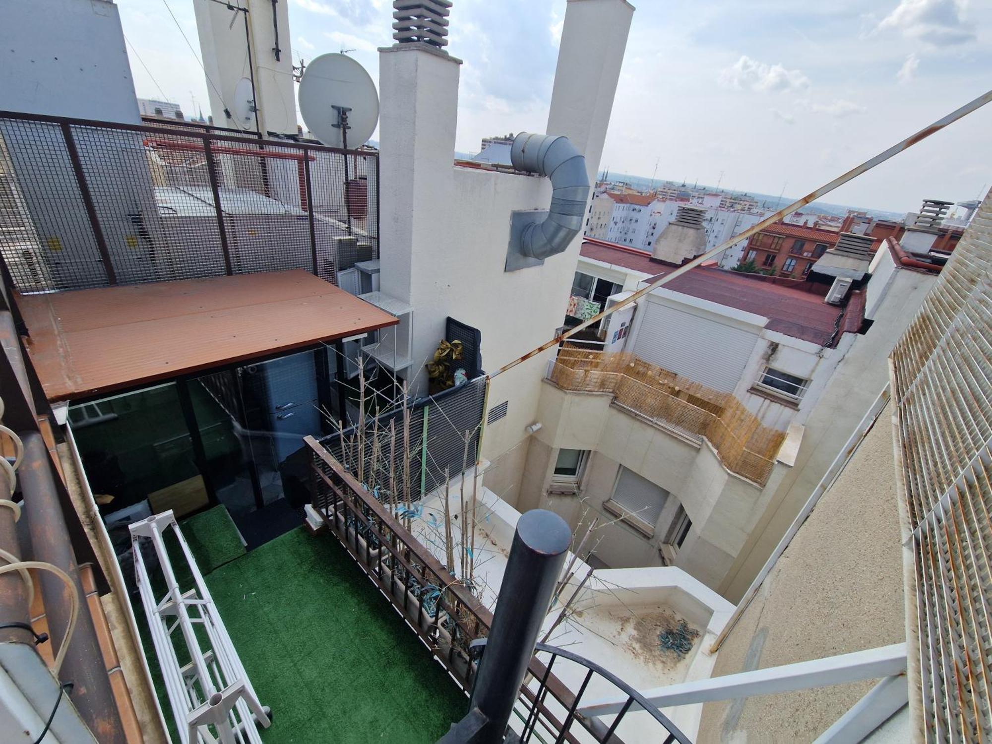 Estupendo Atico Triplex En Arapiles * Madrid