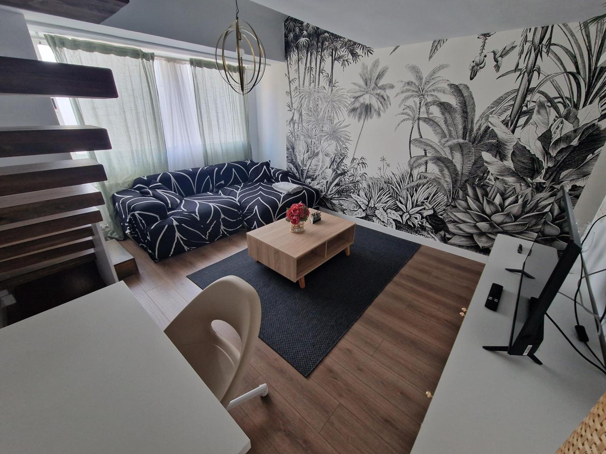 Estupendo Atico Triplex En Arapiles * Madrid